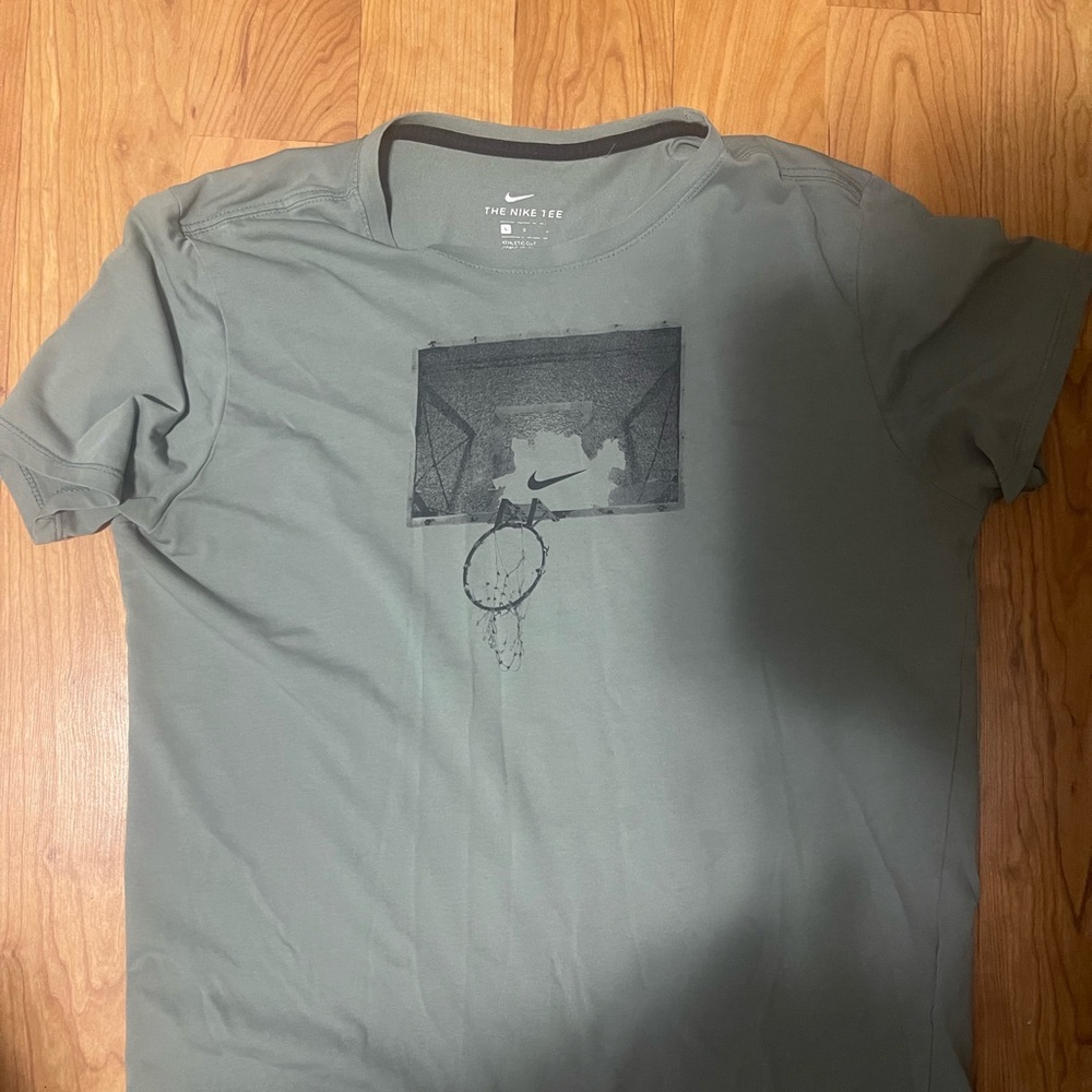 Nike Gray Short Sleeve Tee with Graphic Design